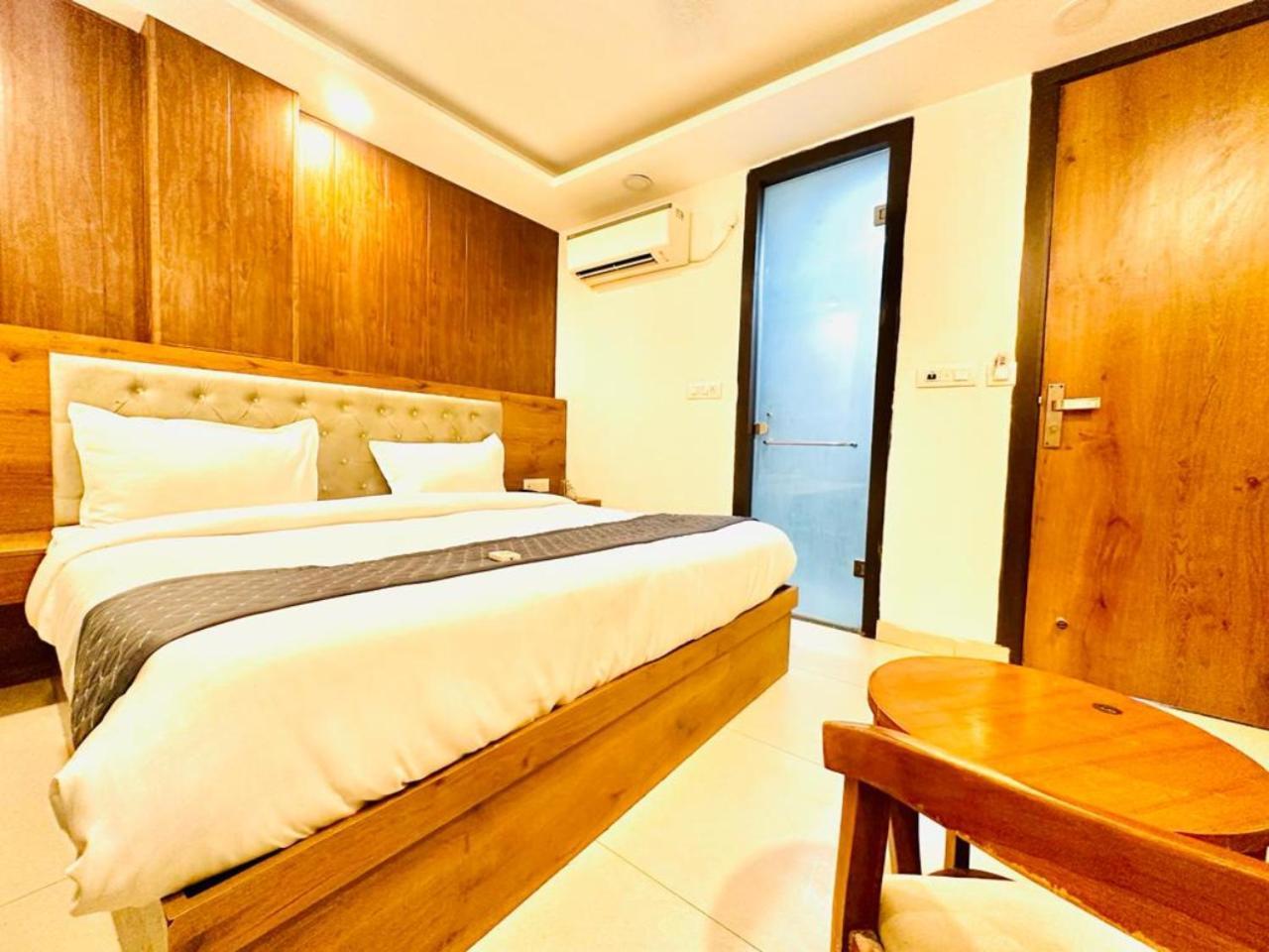 Hotel Qubic Near Igi Delhi Airport New Delhi Bagian luar foto