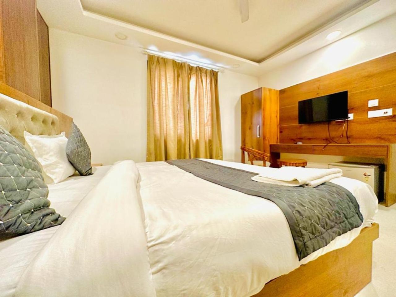 Hotel Qubic Near Igi Delhi Airport New Delhi Bagian luar foto