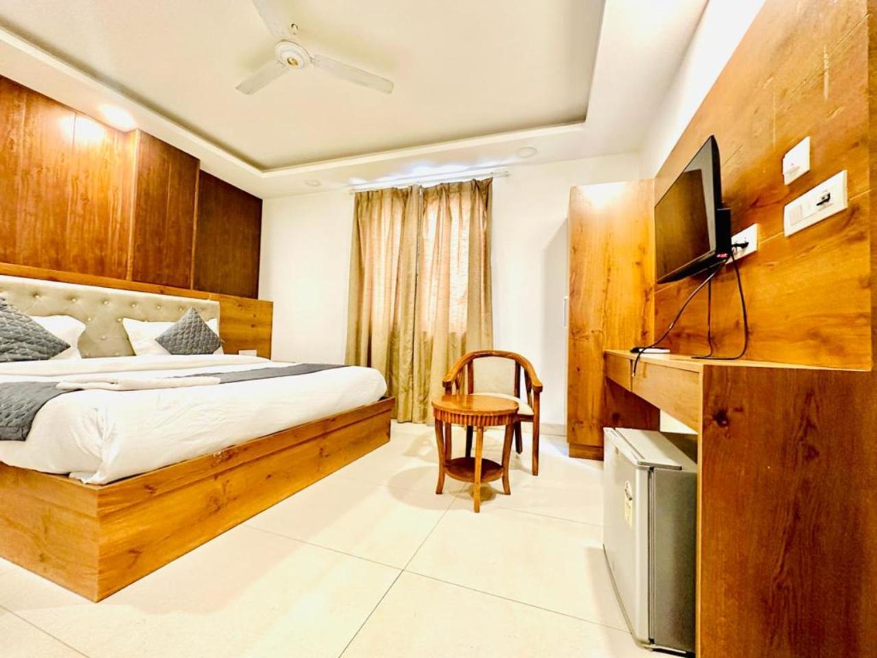 Hotel Qubic Near Igi Delhi Airport New Delhi Bagian luar foto