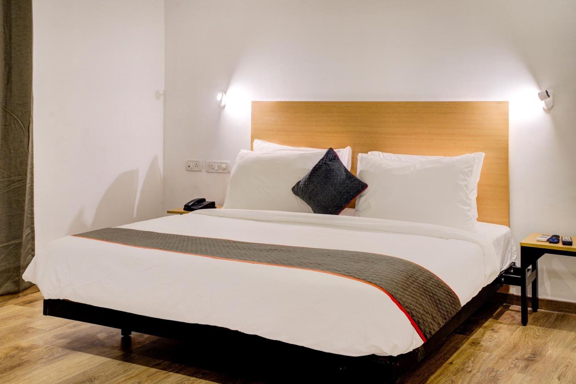 Hotel Qubic Near Igi Delhi Airport New Delhi Bagian luar foto