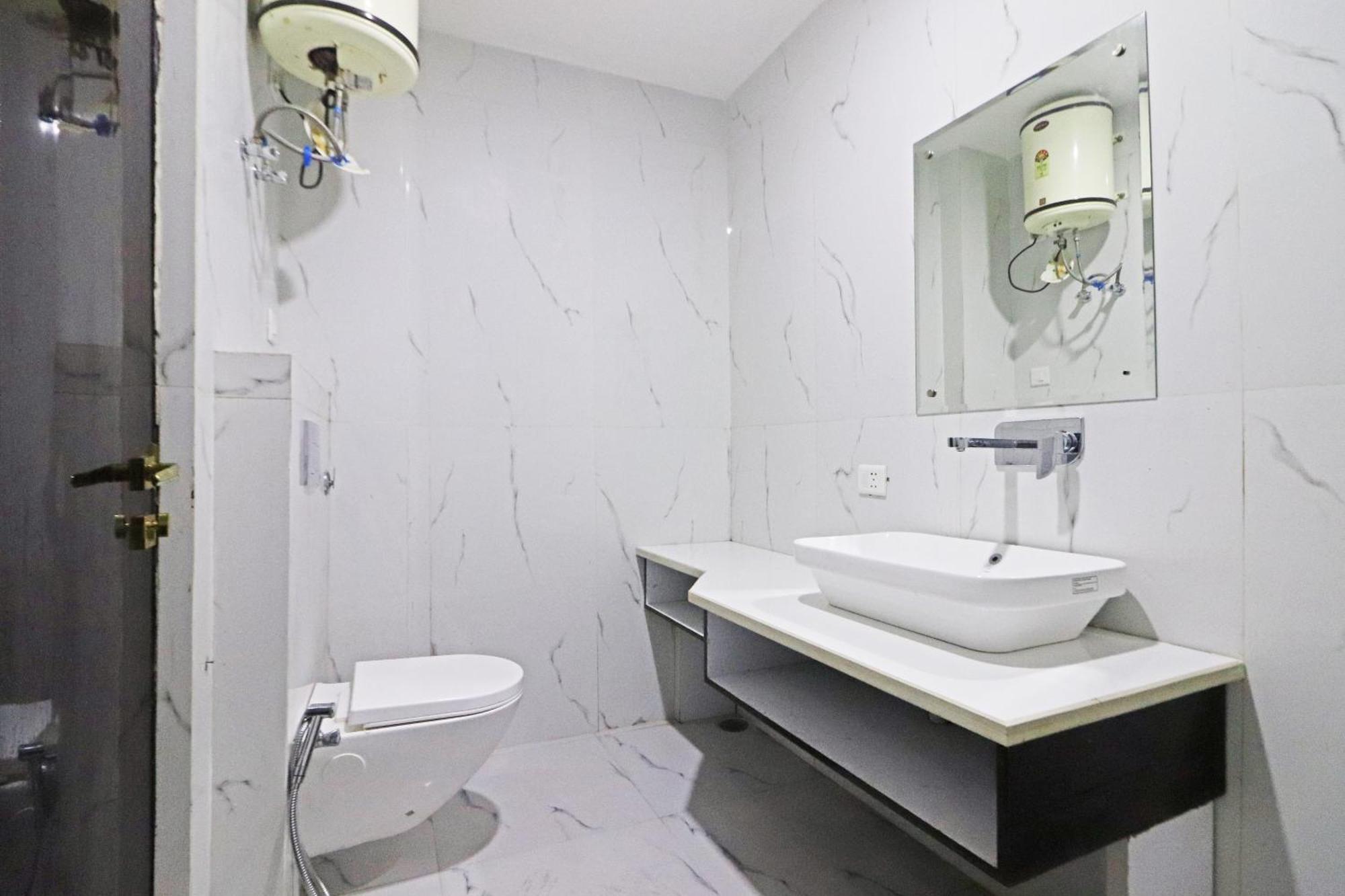 Hotel Qubic Near Igi Delhi Airport New Delhi Bagian luar foto
