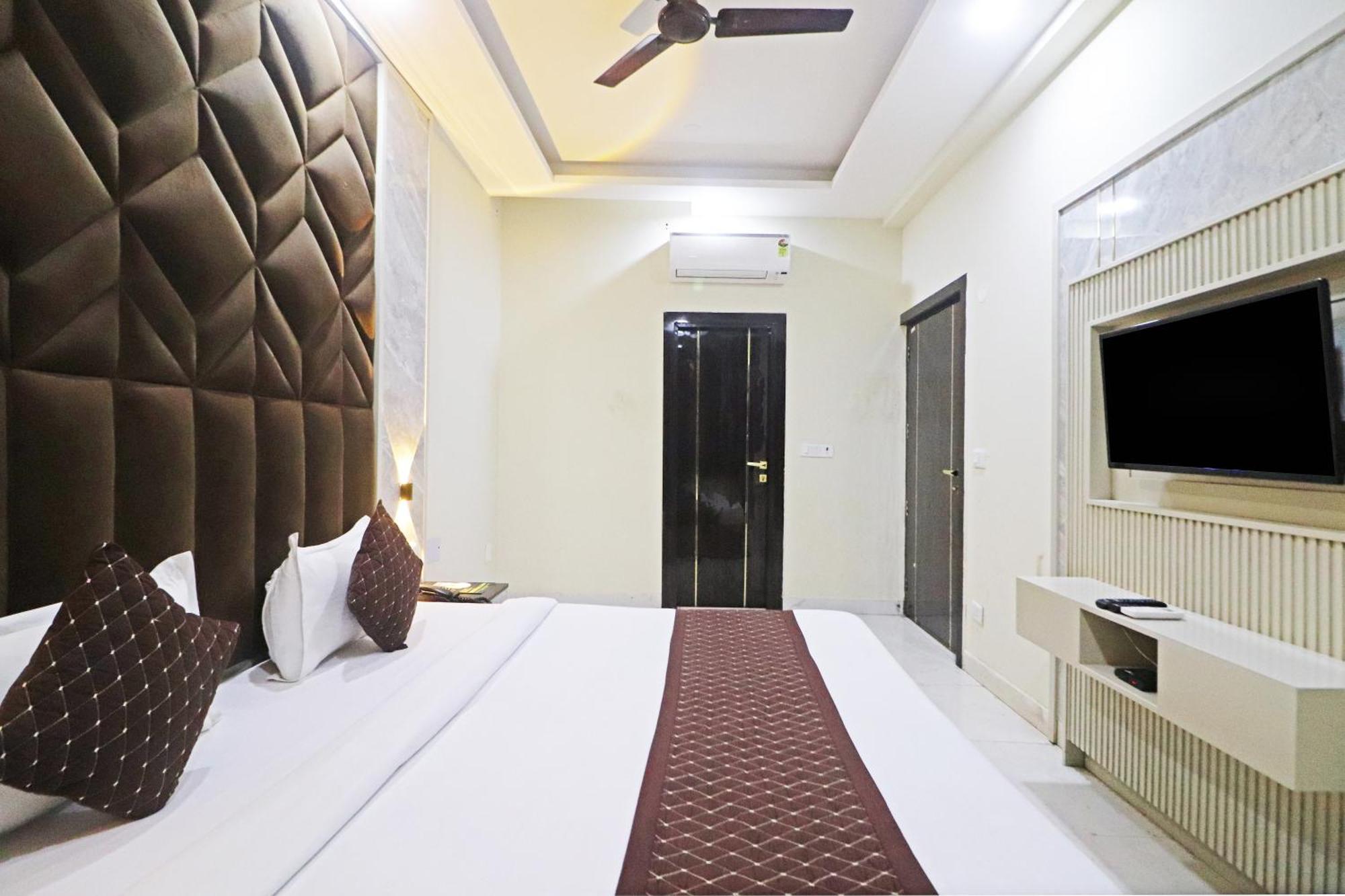 Hotel Qubic Near Igi Delhi Airport New Delhi Bagian luar foto